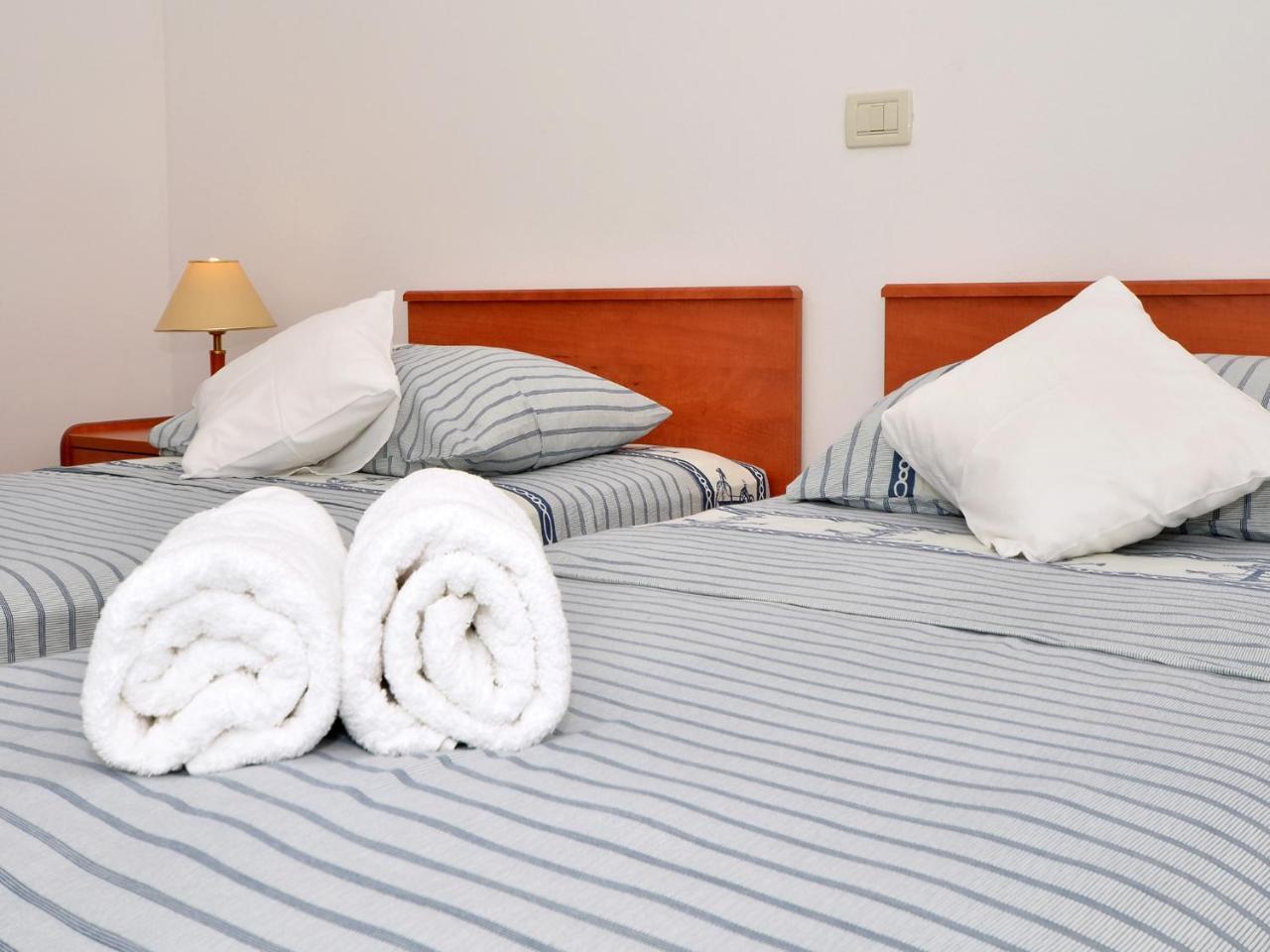 Apartments Nera Podstrana Ngoại thất bức ảnh