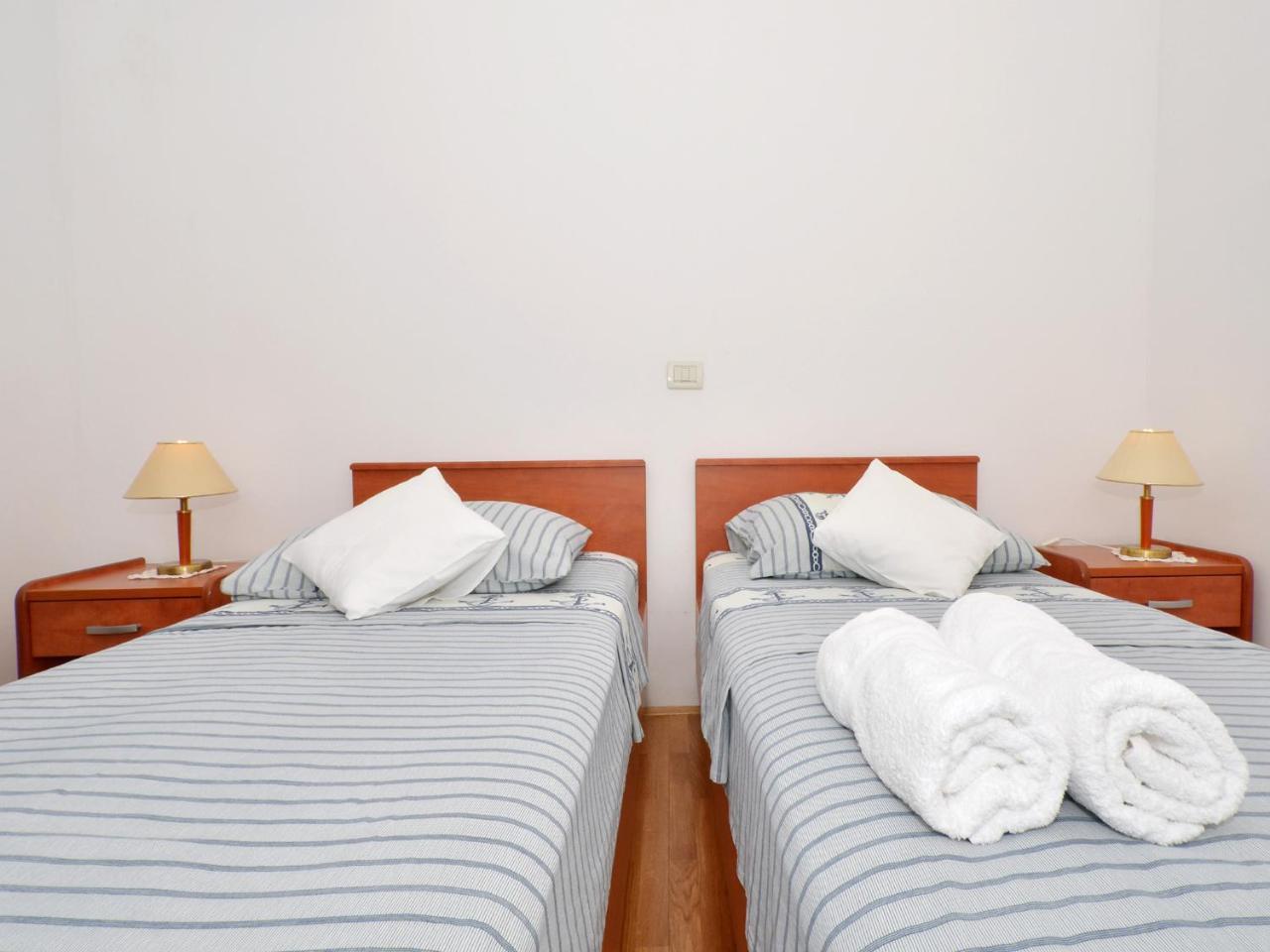 Apartments Nera Podstrana Ngoại thất bức ảnh