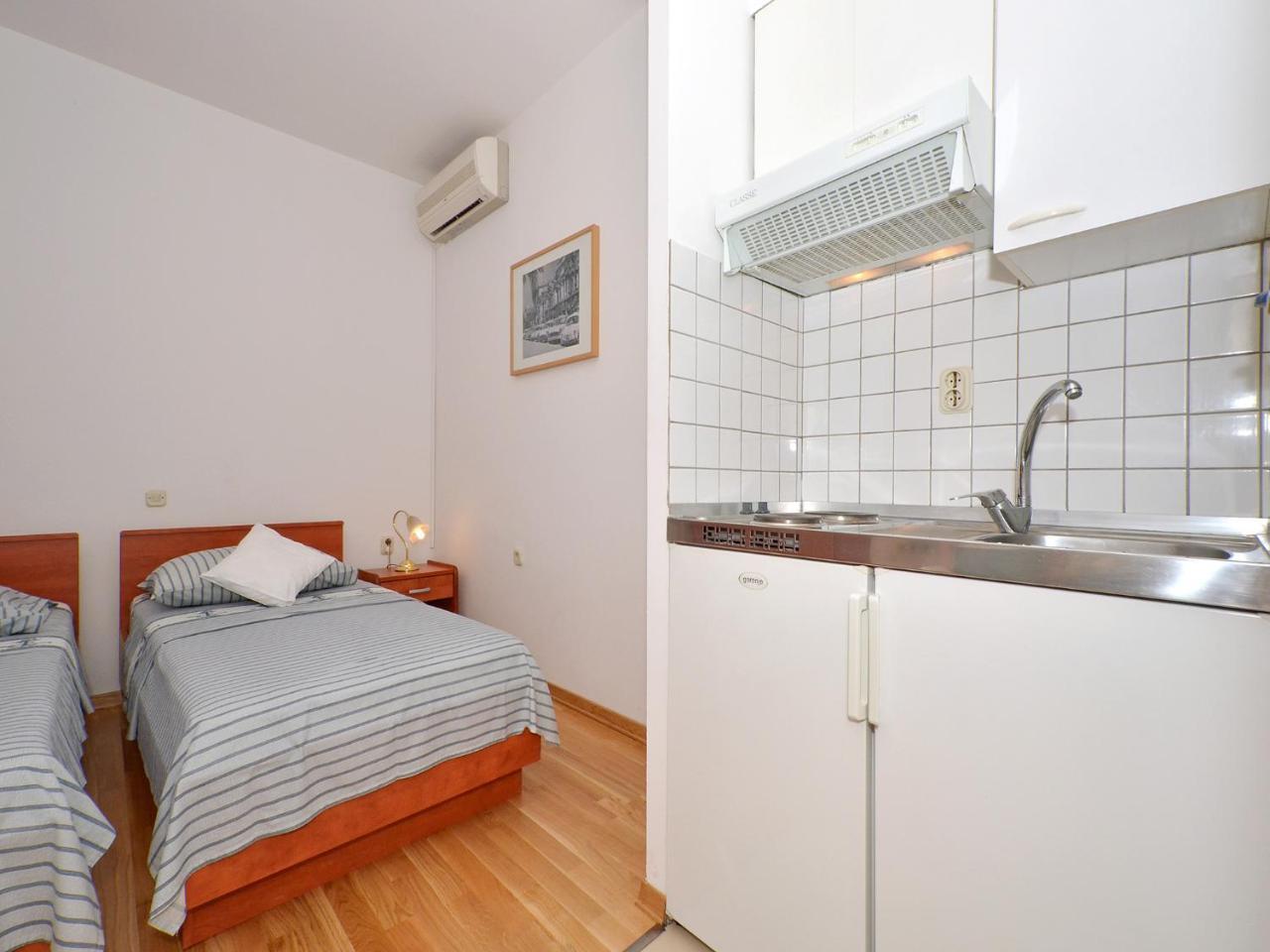 Apartments Nera Podstrana Ngoại thất bức ảnh